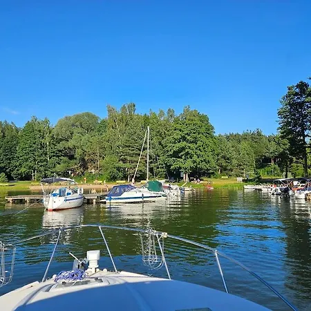 Dom Letniskowy Nad Jeziorem *